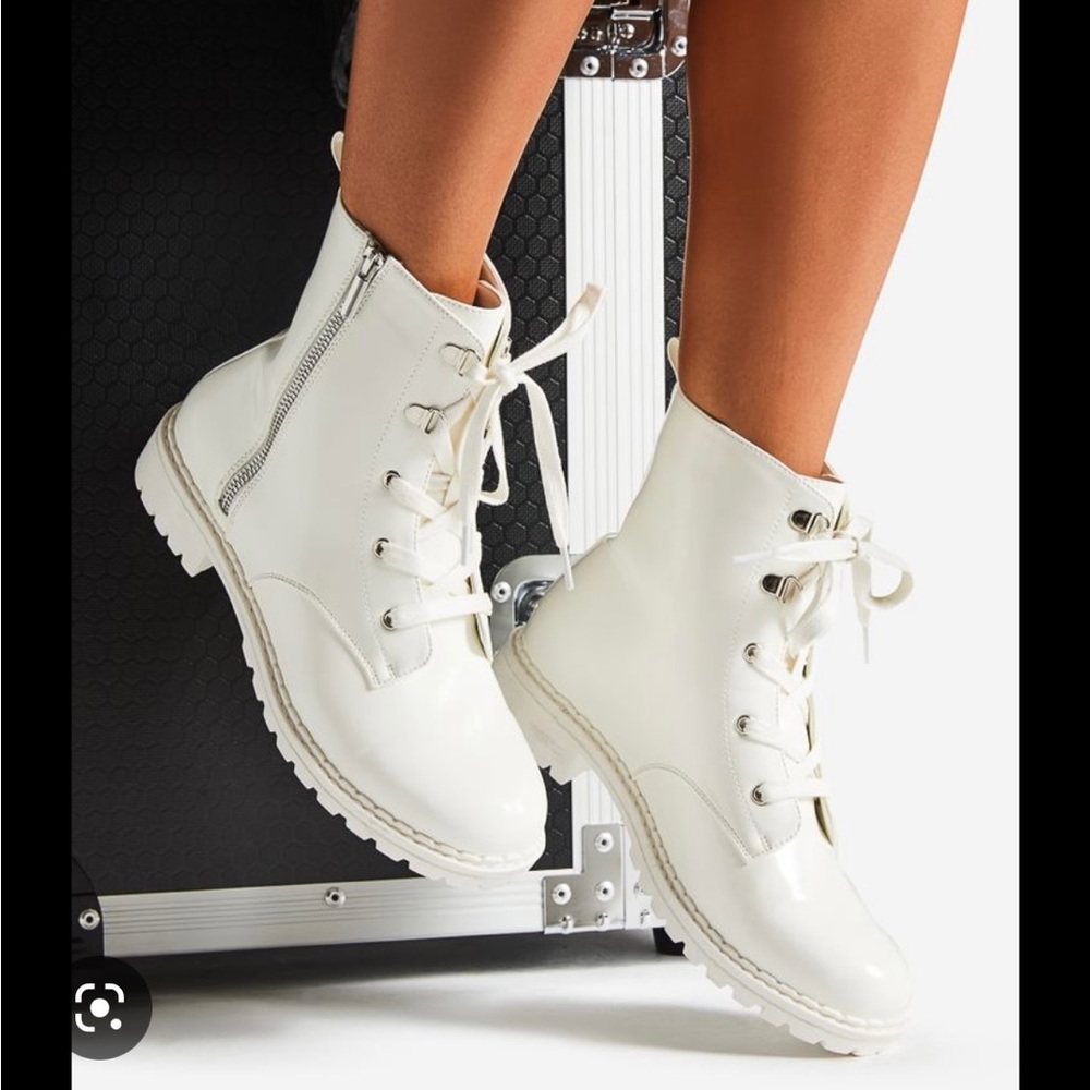 Shoe Dazzle White Combat Boot